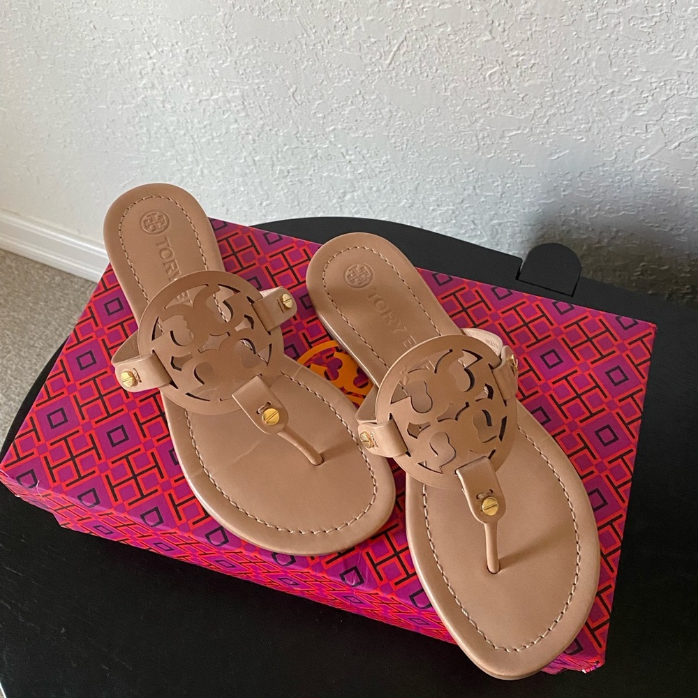 Tory Burch Miller 6.5 makeup color